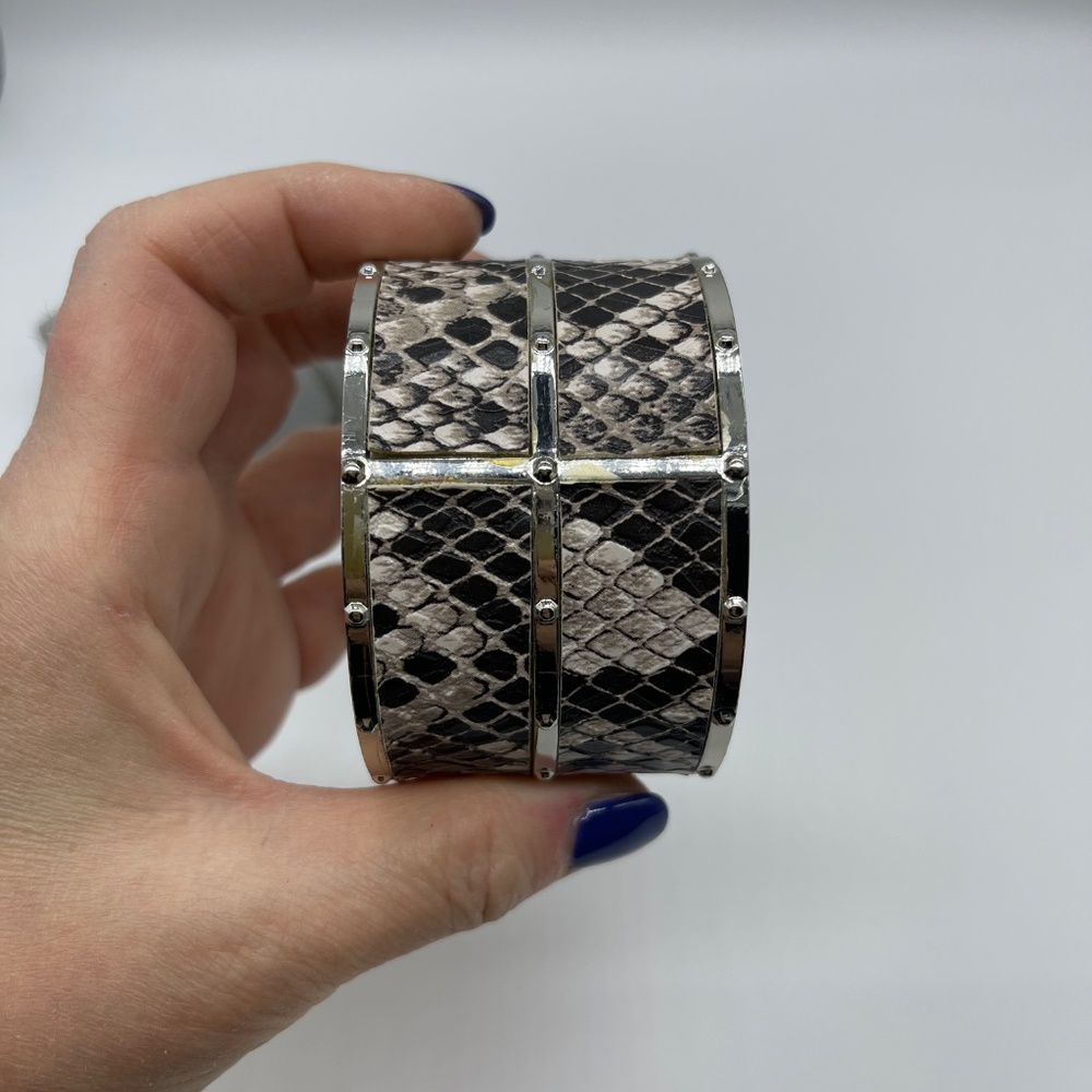 Jessica Simpson Cuff - Picture 3 of 4